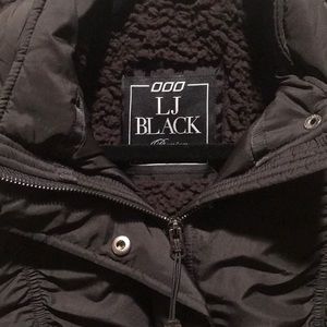 Lorna Jane Black Premium Puffer Vest SizeM